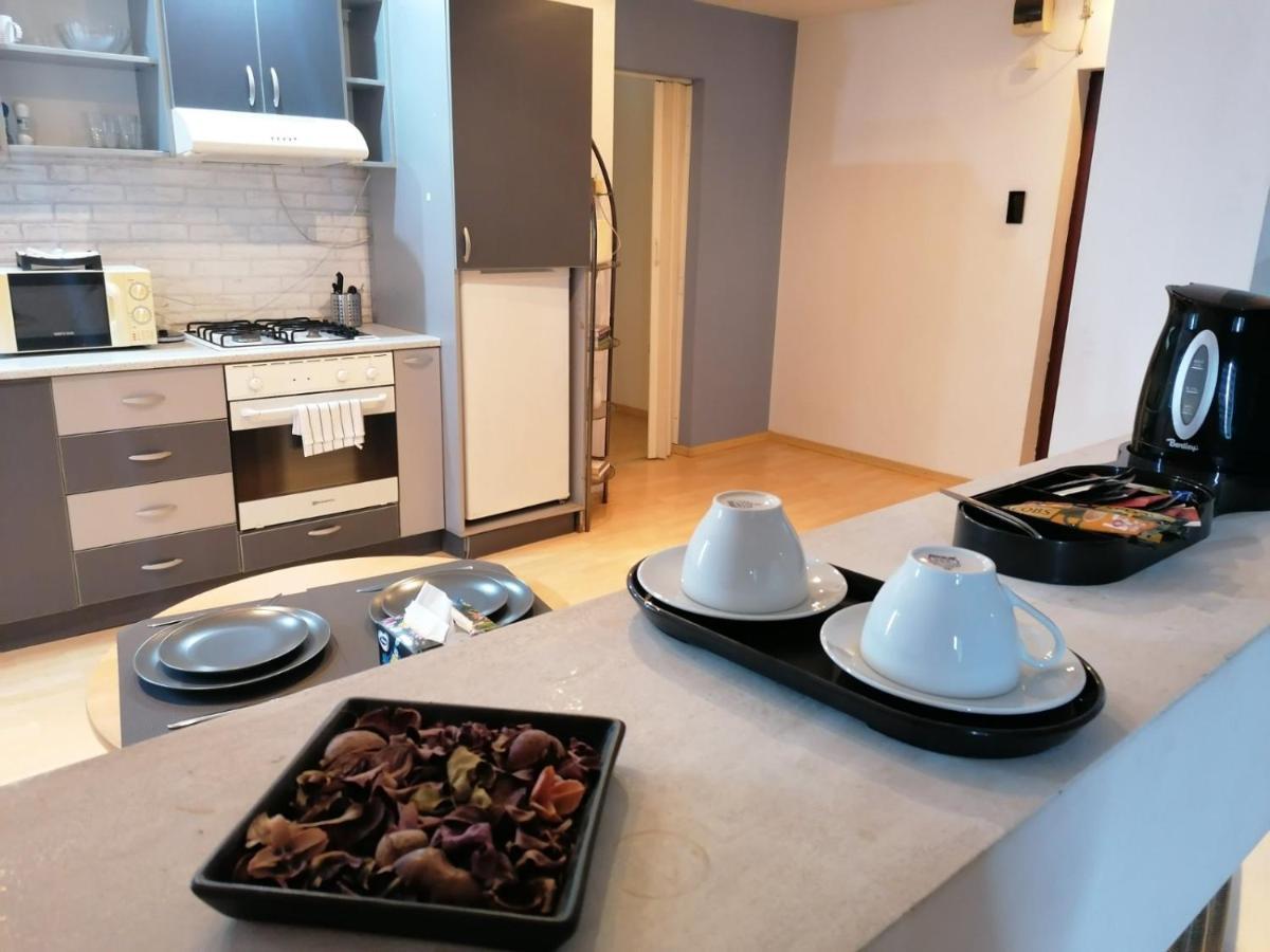 Ariana Apartment By EasyBucareste Exterior foto